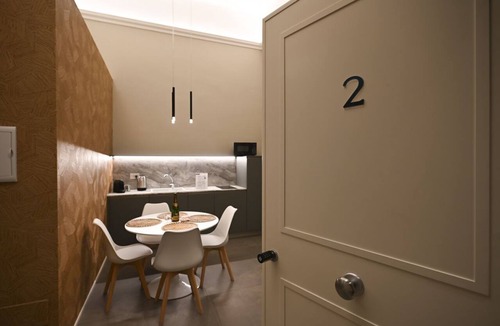 Municipio 1 Apartment | Refined suite in the heart of Bari