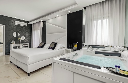 Casapulla Hotel | Reggia Suite Spa Hotel