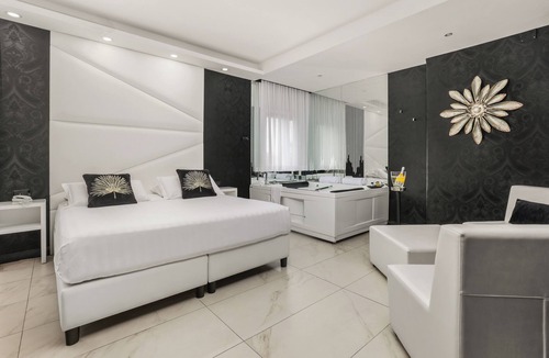 Casapulla Hotel | Reggia Suite Spa Hotel