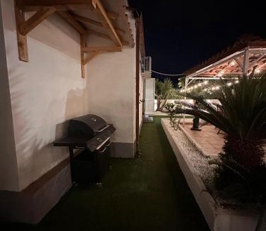 Bivona Apartment | Relax in piscina privata a due passi da Tropea e Pizzo