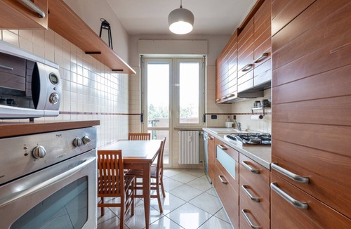 Milan Apartment | Relax Urbano con Balcone | Metro e San Siro