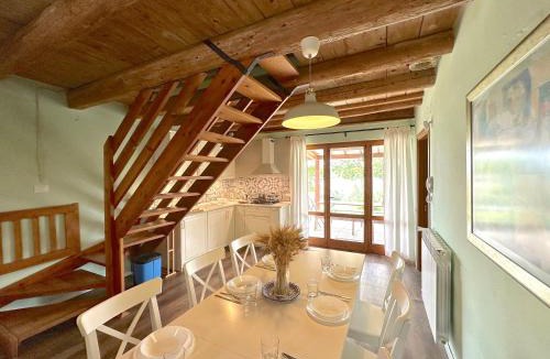 Bettolelle Apartment | Relaxing Countryhouse Getaway with a Dreamlike Pool