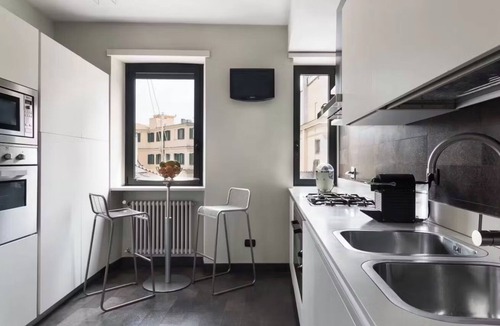 Rione V Ponte Apartment | Renaissance views: Penthouse near Castel Sant'Angelo & St. Peter's Basilica