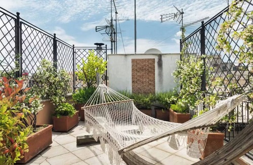 Rione V Ponte Apartment | Renaissance views: Penthouse near Castel Sant'Angelo & St. Peter's Basilica