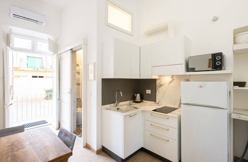 San Donato - Campidoglio Apartment | Renovated 1BR w/Balcony | WiFi | Self Check-in