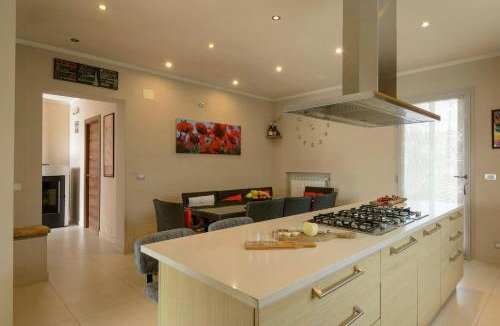 Puliciano House | Renovated Barn Among Vineyards Near Arezzo