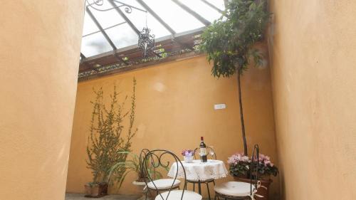 Rione XI Sant'Angelo Apartment | Rental in Rome Ghetto Garden