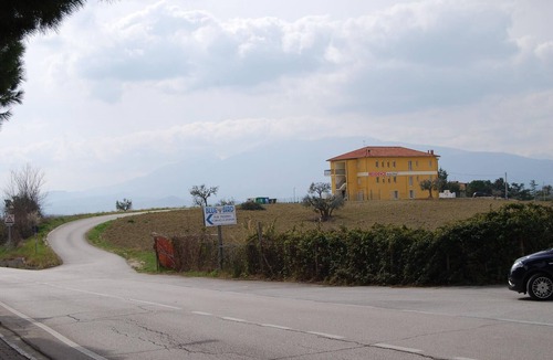 Offida Apartment | Residence Borgo Offida with large garden