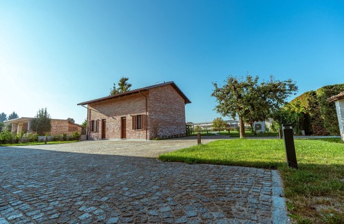 Castagnito House | Residence Corte Bellora With the Pool