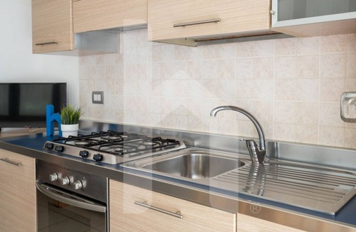 Foggetta Apartment | Résidence Holiday Rendez Vous is located in the heart of Pineto, just a few steps from the beach and the main street. Apartment 58, on the SABBIA floor, has a separate, west-facing entrance and a terrace with garden.