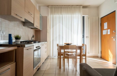 Foggetta Apartment | Résidence Holiday Rendez Vous is located in the heart of Pineto, just a few steps from the beach and the main street. Apartment 58, on the SABBIA floor, has a separate, west-facing entrance and a terrace with garden.
