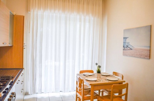 Pineto Apartment | Résidence Holiday Rendez Vous is located in the heart of Pineto, just a few steps from the beach and the main street. Apartment 57, on the SABBIA floor, is a mezzanine with access from the main entrance of the Residence.