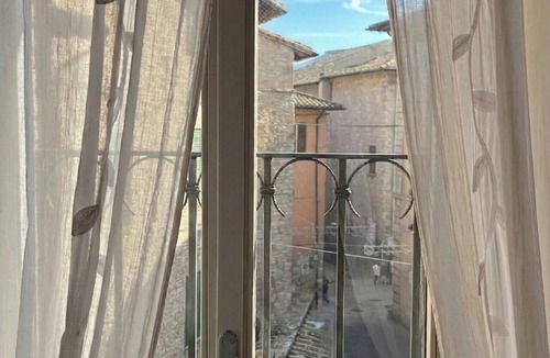 Assisi Apartment | Respiro, a charming home with a fireplace and no stairs
