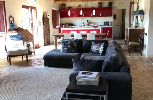 Ostra Vetere House | Restored 4/5 bedroom farmhouse with pool ,super fast WiFi contemporary interior