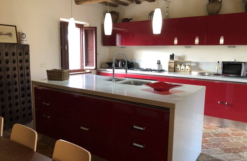 Ostra Vetere House | Restored 4/5 bedroom farmhouse with pool ,super fast WiFi contemporary interior