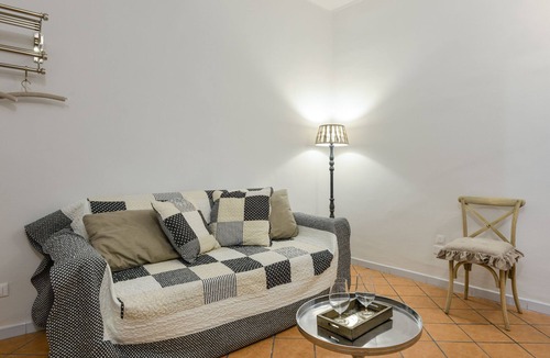 Rione II Trevi Apartment | Roman Holidays in Trevi Fountain