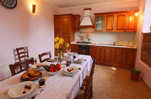Sorano House | Romantic Farmhouse with Pool