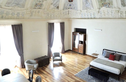 L'Aquila Apartment | Romantic Suite of the seventeenth century