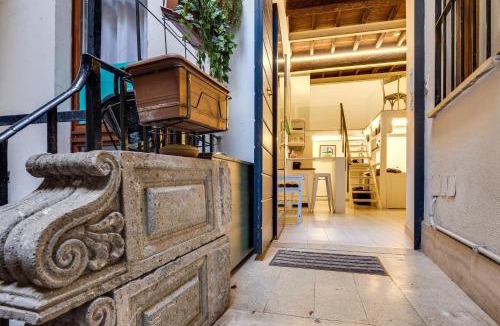 Rione XI Sant'Angelo Apartment | Rome Historic Center LOFT