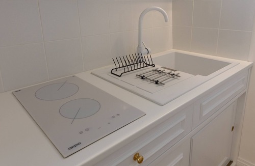 Roman Ghetto House | Rome In Suite, is a holiday home located in the historic center of Rome.