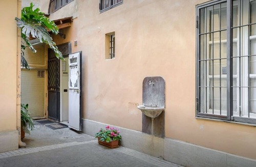 Roman Ghetto Apartment | Rome Studio Historic Center