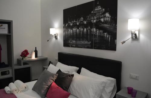 Vatican House | Room 91-S. Peter