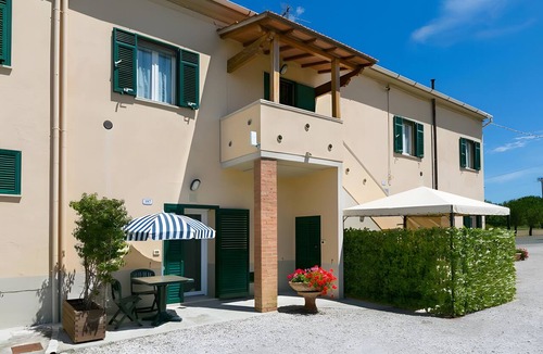 Castellina Marittima Apartment | Room 'Agriturismo Case Nuove - Camera Ste' with Shared Pool, Wi-Fi and Air Conditioning