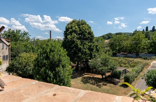 Anghiari Apartment | Room 'Beb 1416 Camera' with Shared Terrace, Shared Garden and Wi-Fi
