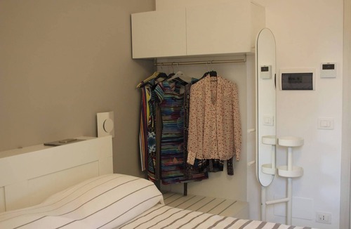 Corigliano Calabro House | Room-camelia - Stanza Matrimoniale - B&b