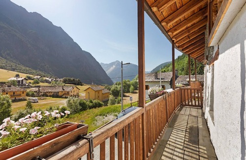 Ollomont Apartment | Room 'Camera 2 - Doppia' with Mountain View, Balcony and Wi-Fi