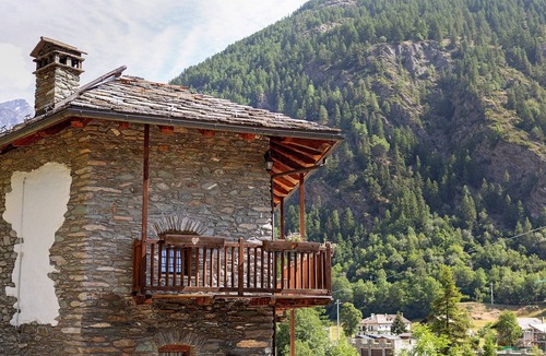 Ollomont Apartment | Room 'Camera 4 - Tripla' with Mountain View and Wi-Fi
