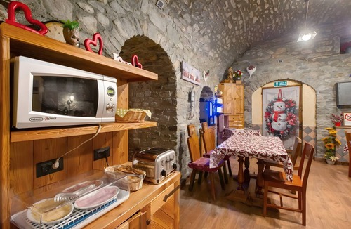 Rhemes-Notre-Dame Apartment | Room 'Camera 8' with Shared Terrace and Wi-Fi