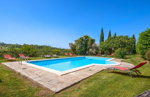 Manciano Apartment | Room 'Camera Degli Angeli - Il Maggio' with Shared Pool, Wi-Fi and Air Conditioning