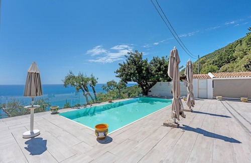 Caprioli Apartment | Room 'Camera Orizzonte Vista Mare' with Sea View, Wi-Fi and Air Conditioning