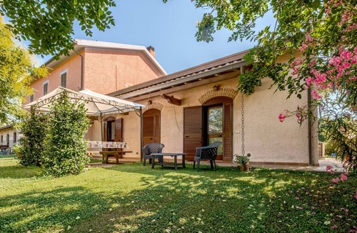 Grosseto Apartment | Room 'Col Moschin - Camera 4' with Shared Terrace, Wi-Fi and Air Conditioning