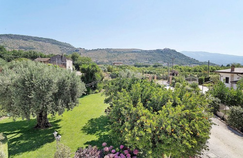 Castelforte Apartment | Room 'Doppia' with Shared Pool, Wi-Fi and Air Conditioning