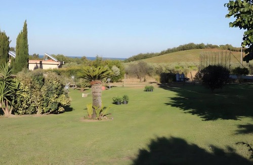 Roccelletta Apartment | Room 'Il Pero Selvatico, Tripla' with Shared Garden, Wi-Fi and Air Conditioning