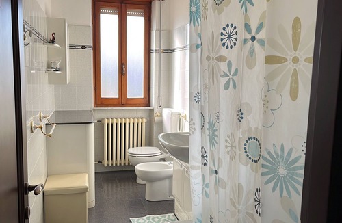 Saint-remy-de-provence House | Room in B&B - Room Alloro - Casa T Home Bed and Breakfast - Esmex Home Restaurant
