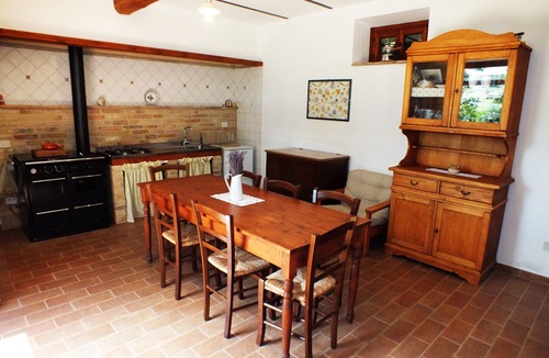 Monte San Vito House | ROOM IN THE QUIETNESS OF THE CAMPAIGN