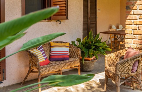 Montorsaio Apartment | Room 'Lillastro - La Rosa' with Shared Garden, Wi-Fi and Air Conditioning