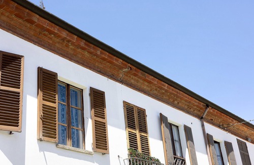 Asti Apartment | Room 'Mammolo' with Private Garden and Air Conditioning