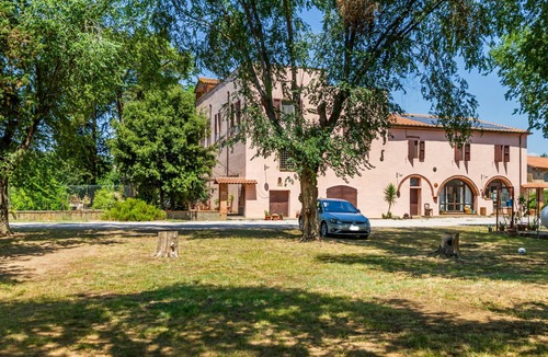 Gavorrano Apartment | Room 'Oliva' with Shared Garden and Wi-Fi
