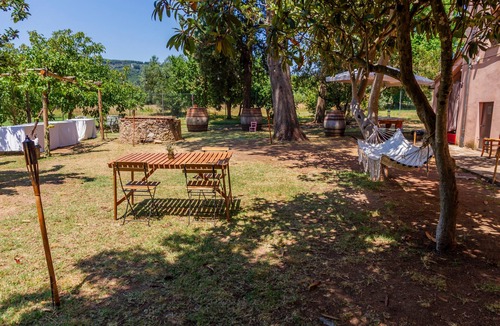 Gavorrano Apartment | Room 'Oliva' with Shared Garden and Wi-Fi