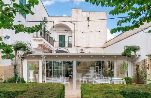 San Donato di Lecce Apartment | Room 'Palazzo Costantini - Girasole' with Shared Terrace, Wi-Fi and Air Conditioning