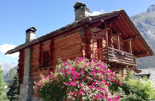 Brusson Apartment | Room 'Pet Friendly' with Mountain View, Shared Garden and Wi-Fi