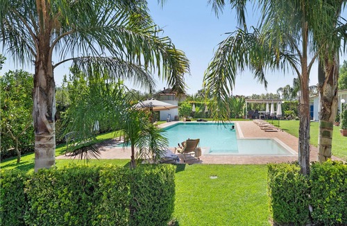 Castelforte Apartment | Room 'Quadrupla' with Shared Pool, Wi-Fi and Air Conditioning
