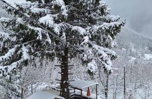 Santo Stefano dʼAveto Apartment | Room 'Soldanella' with Mountain View, Shared Pool and Wi-Fi