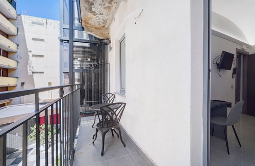 Novara Apartment | Room 'Stanza 101' with Balcony and Air Conditioning