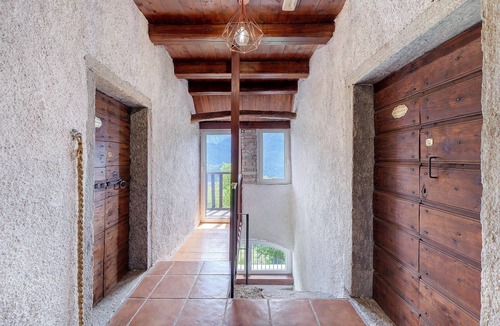 Villadossola Apartment | Room 'Stella Alpina' with Mountain View, Shared Garden and Wi-Fi
