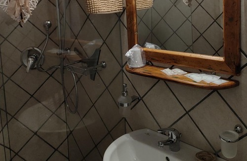 Capena House | Room with independent bathroom